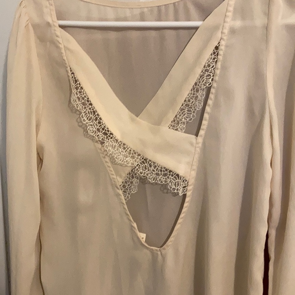 🪁 3/$12 - Three sheer tops - Picture 3 of 6